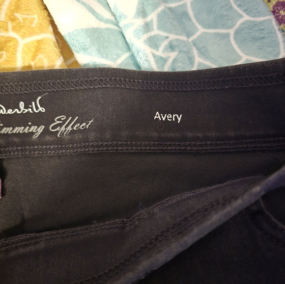 Capris - Picture 3 of 4